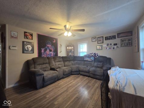 528 Della Road Columbus IN 47203
