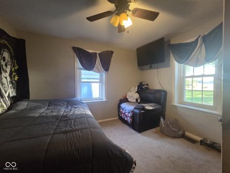 528 Della Road Columbus IN 47203