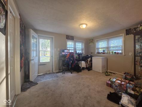 528 Della Road Columbus IN 47203