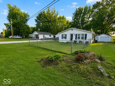 528 Della Road Columbus IN 47203