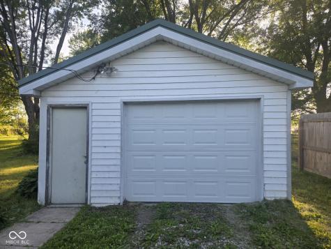 528 Della Road Columbus IN 47203