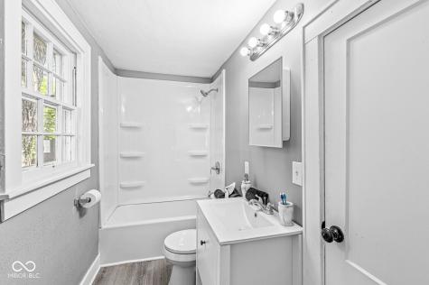 2020 N B Street Elwood IN 46036