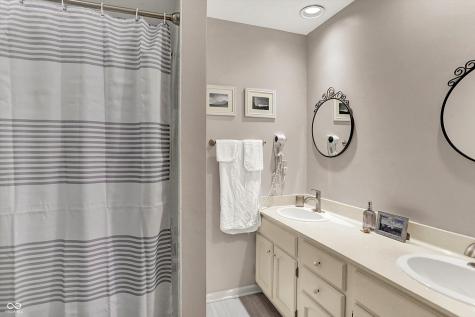 80 Williamsburg Court Zionsville IN 46077