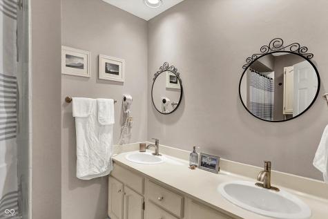 80 Williamsburg Court Zionsville IN 46077