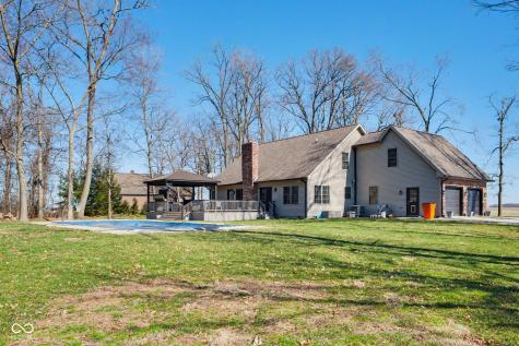 1518 N 100 E Tipton IN 46072