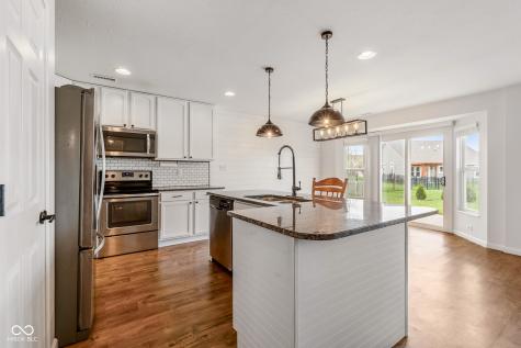 5571 W Woodhaven Drive Mccordsville IN 46055