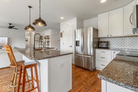 5571 W Woodhaven Drive Mccordsville IN 46055