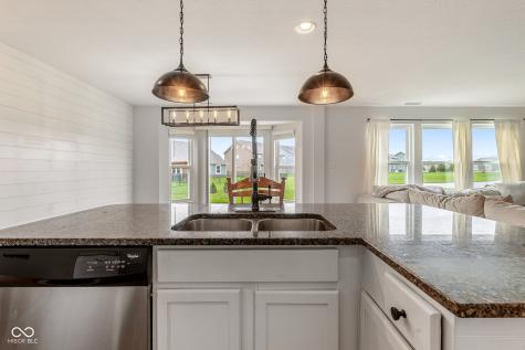 5571 W Woodhaven Drive Mccordsville IN 46055
