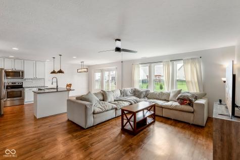 5571 W Woodhaven Drive Mccordsville IN 46055