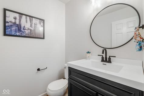 5571 W Woodhaven Drive Mccordsville IN 46055