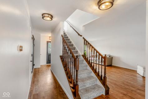 5571 W Woodhaven Drive Mccordsville IN 46055