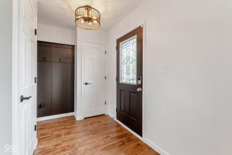 5571 W Woodhaven Drive Mccordsville IN 46055