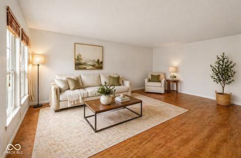 5571 W Woodhaven Drive Mccordsville IN 46055