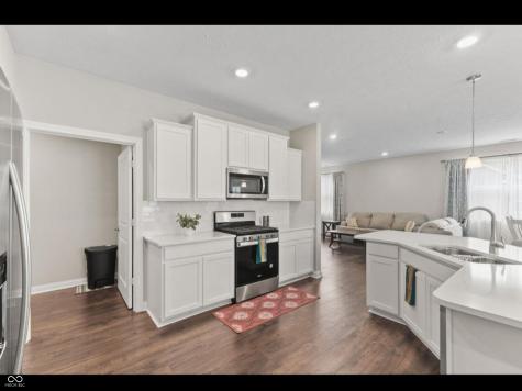 9073 Lieven Street Avon IN 46234