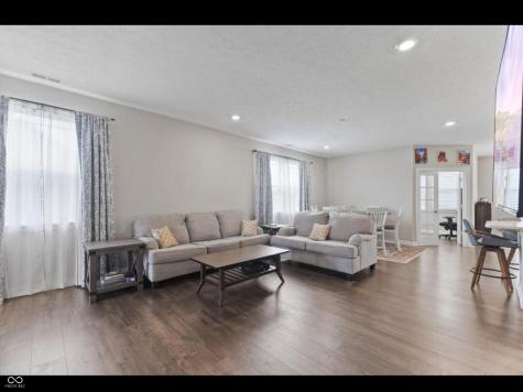 9073 Lieven Street Avon IN 46234
