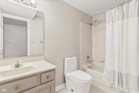 8646 Sturgeon Bay Lane Indianapolis IN 46236