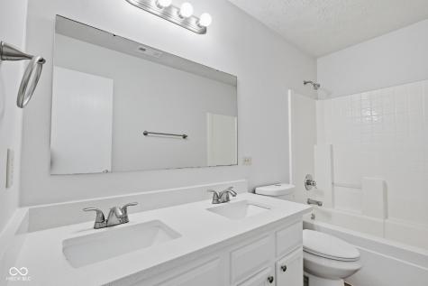 8307 Crestview Circle Avon IN 46123