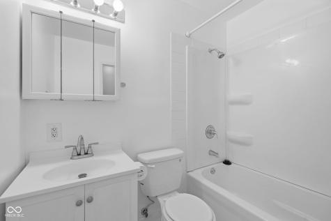 2746 Streamside Drive Columbus IN 47203