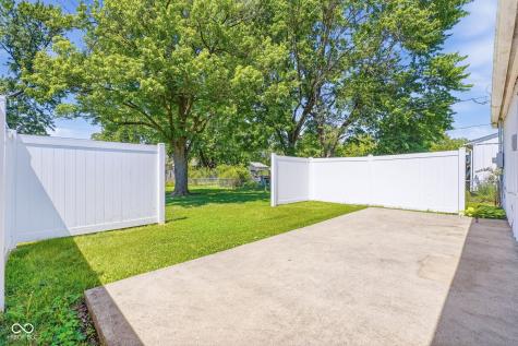 2746 Streamside Drive Columbus IN 47203