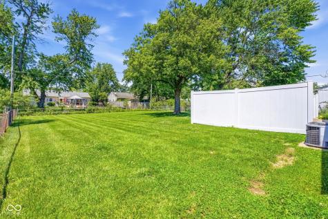 2746 Streamside Drive Columbus IN 47203