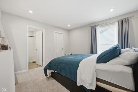 227 Oakhurst Way Westfield IN 46074