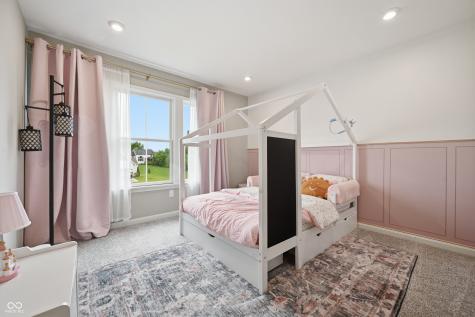 227 Oakhurst Way Westfield IN 46074