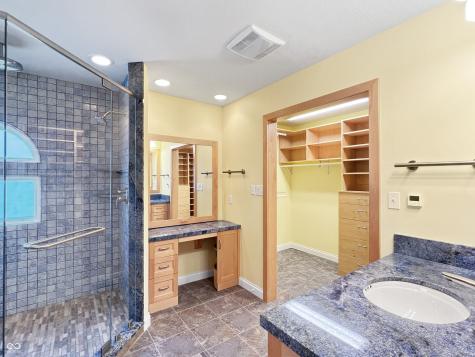 4770 Winterberry Place Columbus IN 47201