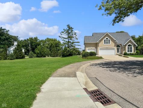 4770 Winterberry Place Columbus IN 47201