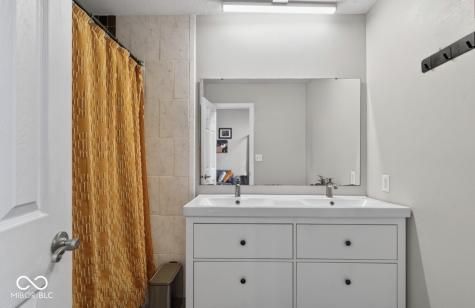1026 Selkirk Lane Indianapolis IN 46260