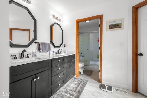 2093 Iroquois Trail Columbus IN 47203