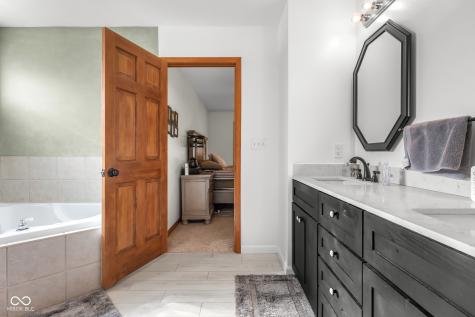 2093 Iroquois Trail Columbus IN 47203