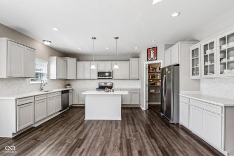 9257 Thames Drive Avon IN 46123