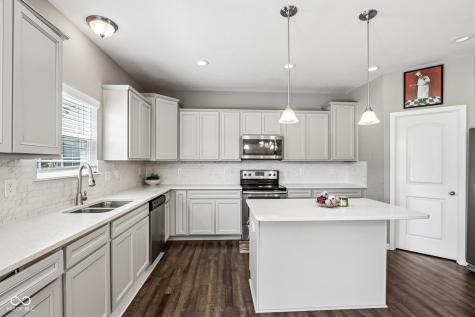 9257 Thames Drive Avon IN 46123