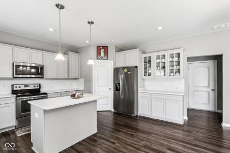 9257 Thames Drive Avon IN 46123