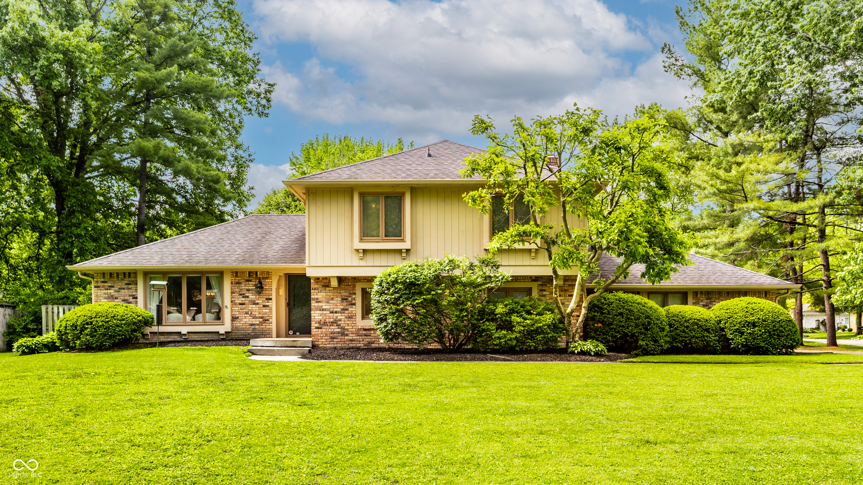 3229 E 69th Street Indianapolis IN 46220