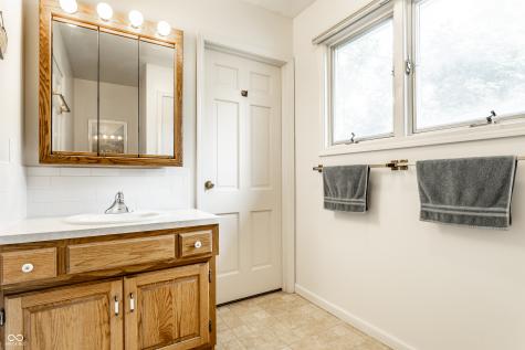 3229 E 69th Street Indianapolis IN 46220