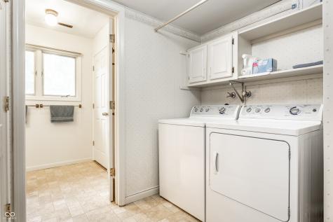 3229 E 69th Street Indianapolis IN 46220