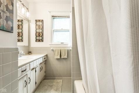 3229 E 69th Street Indianapolis IN 46220