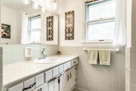 3229 E 69th Street Indianapolis IN 46220