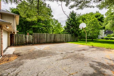 3229 E 69th Street Indianapolis IN 46220