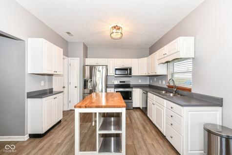 10121 Youngwood Lane Fishers IN 46038