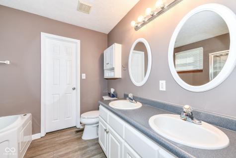 10121 Youngwood Lane Fishers IN 46038