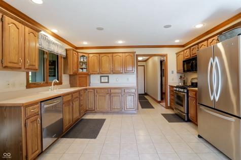 5571 N Red Oak Drive Greenfield IN 46140