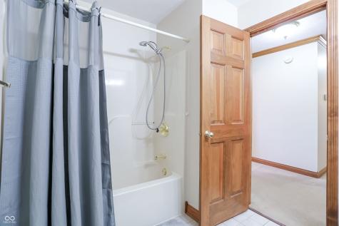 5571 N Red Oak Drive Greenfield IN 46140