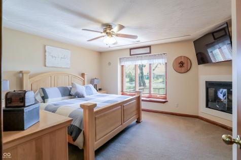 5571 N Red Oak Drive Greenfield IN 46140