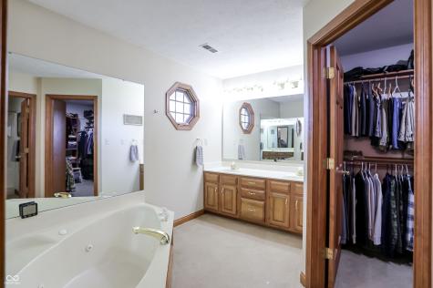 5571 N Red Oak Drive Greenfield IN 46140