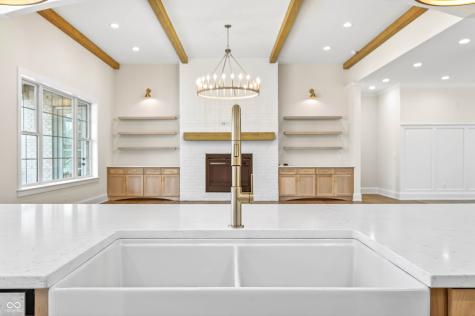 1713 Deer Creek Way Columbus IN 47201