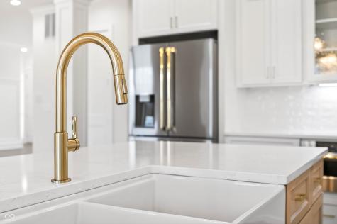 1713 Deer Creek Way Columbus IN 47201