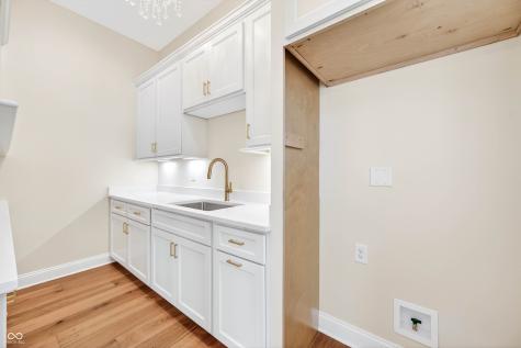 1713 Deer Creek Way Columbus IN 47201