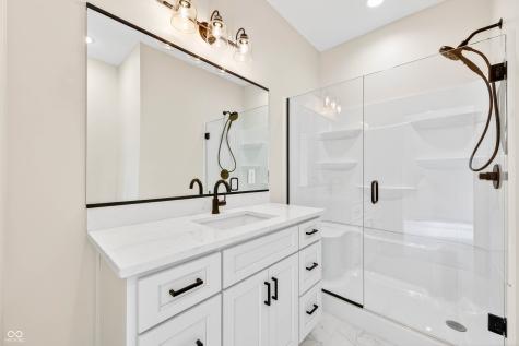 1713 Deer Creek Way Columbus IN 47201